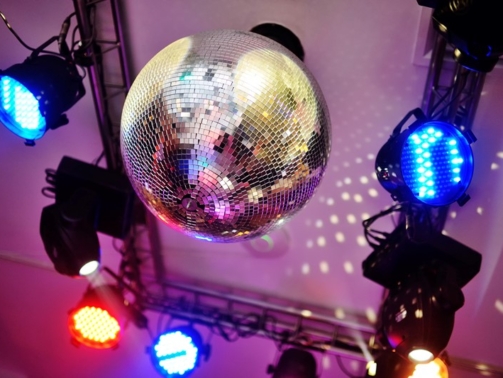 Jeugdzorginstelling brengt privéfeest en familiereis in aftrek