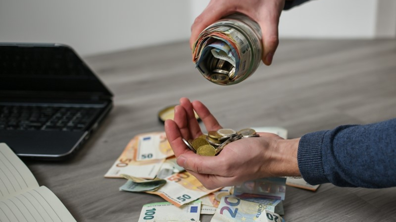 Schadevergoeding van bv op privérekening is afkoop pensioen