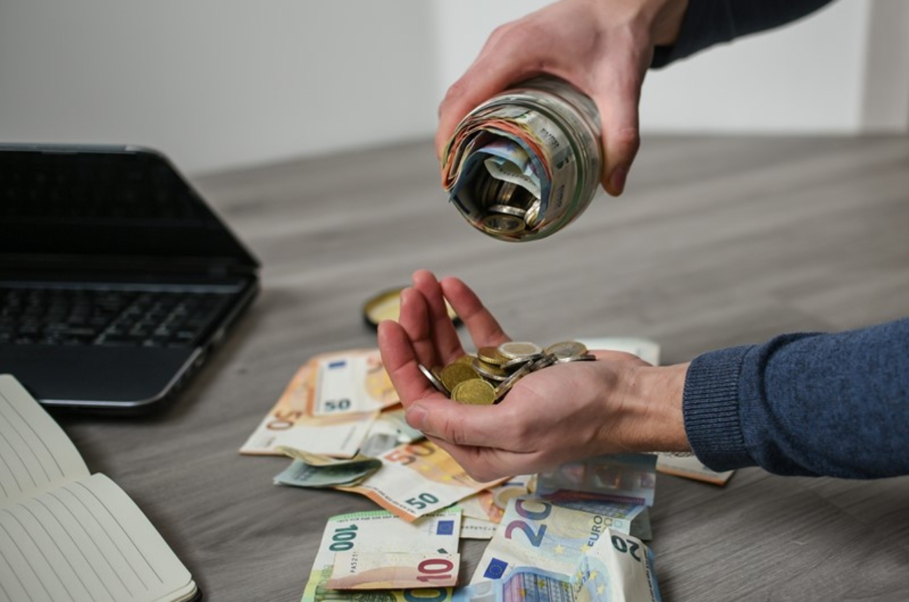 Schadevergoeding van bv op privérekening is afkoop pensioen