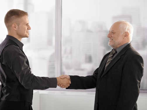 Schenking aandelen aan trouwe werknemer is geen loon